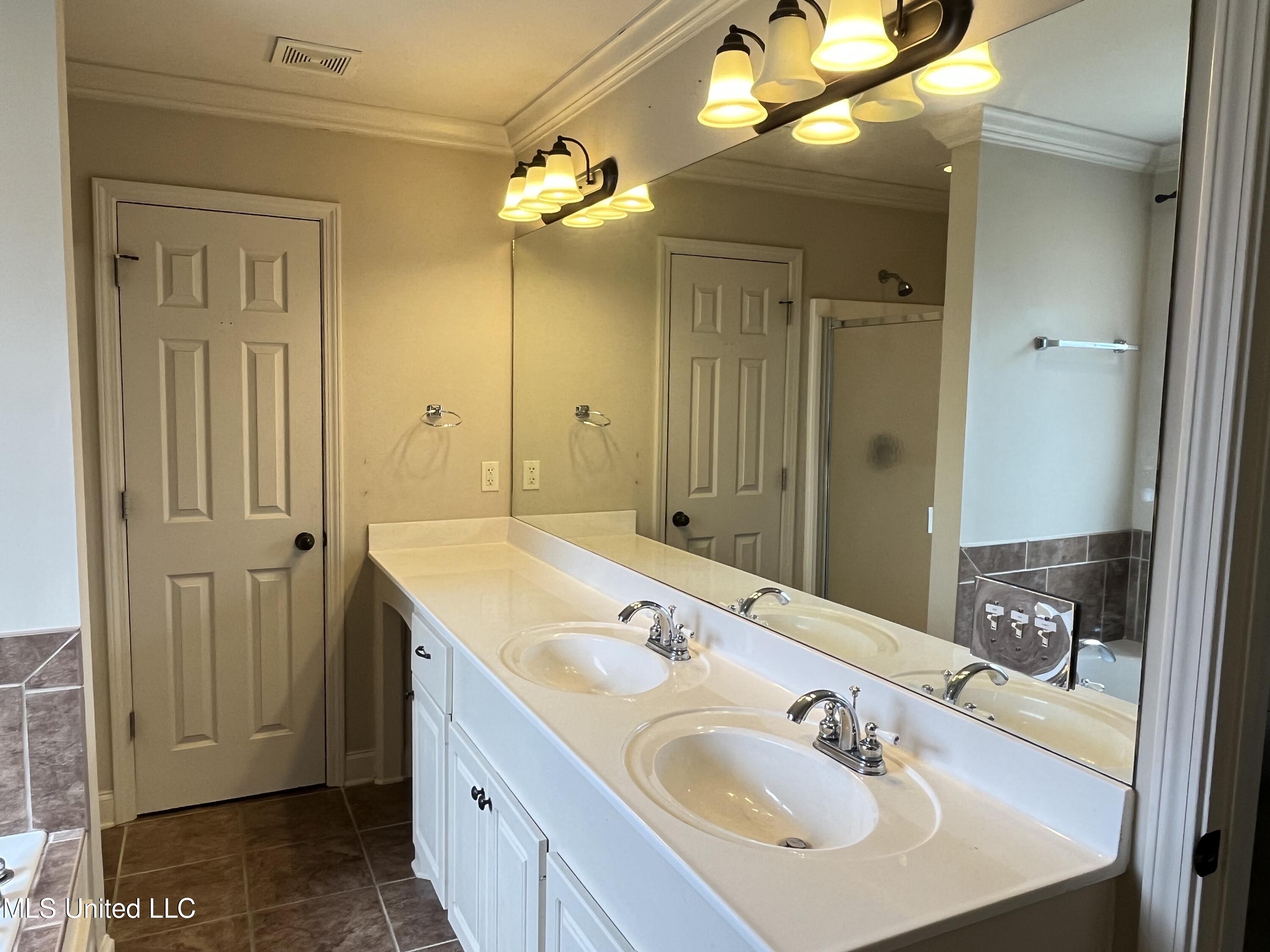 533 Roxbury Place Florence, MS 39073 - Photo 9 of 25 1312EBB8-B057-474A-8F00-F45FABCEF8C5