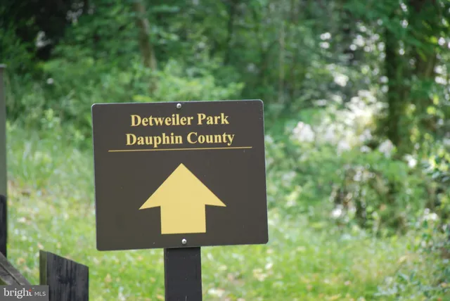 a close up of a street sign