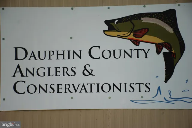 a street sign on the side of the building