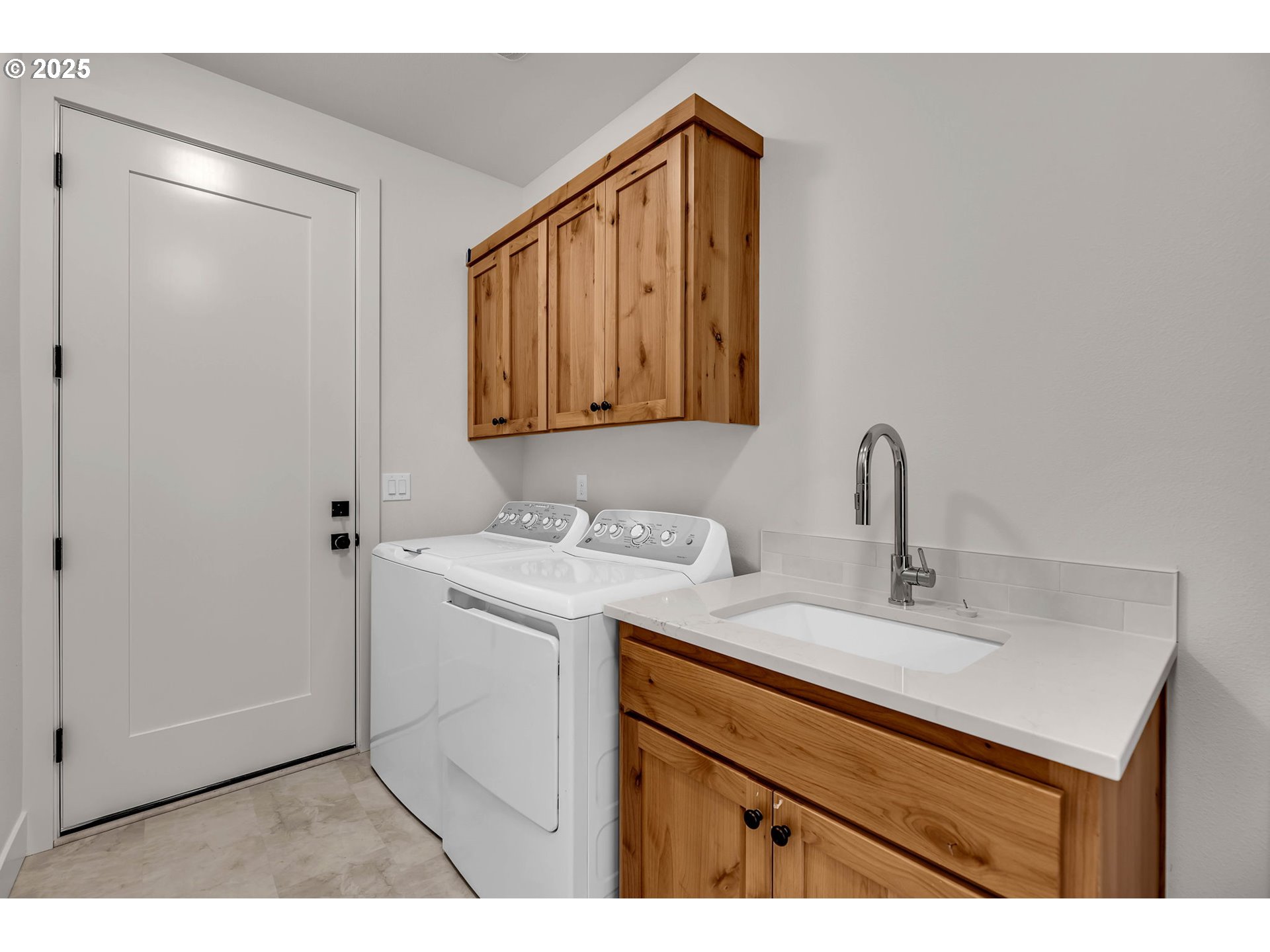 36403 Northeast 267th Street Yacolt, WA 98675 - Photo 27 of 33 a bathroom with a sink a mirror and shower