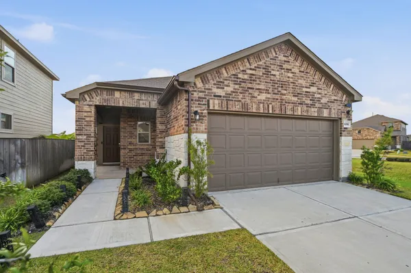$2,100 | 16306 Fontana Court, Conroe, TX 77302