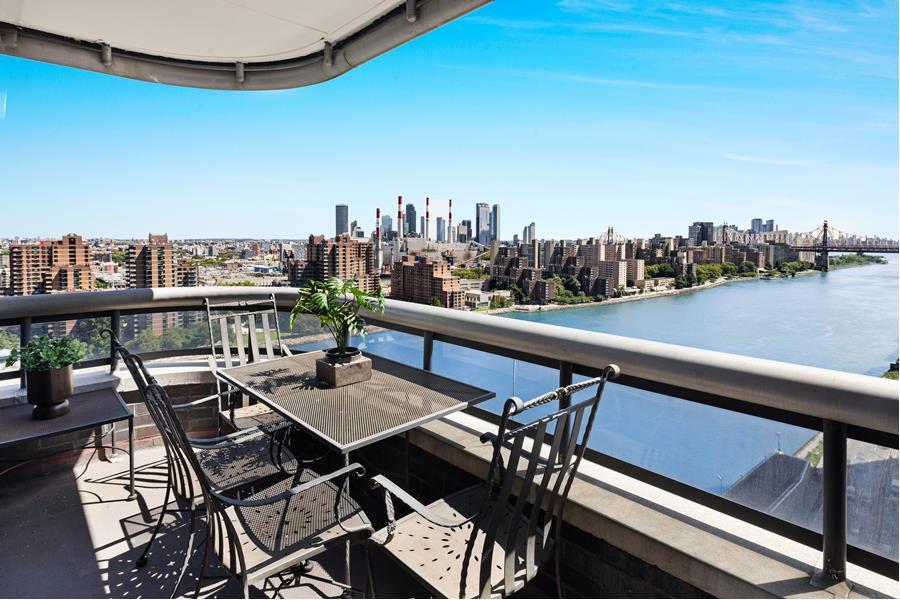 530 East 76th Street, Unit 21HJK Manhattan, NY 10021 - Photo 4 of 21 a outdoor view with a sitting space