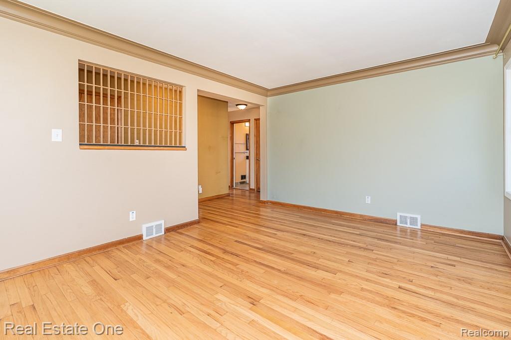 8272 Racine Road Warren, MI 48093 - Photo 6 of 46