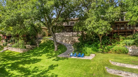 a view of yard with green space