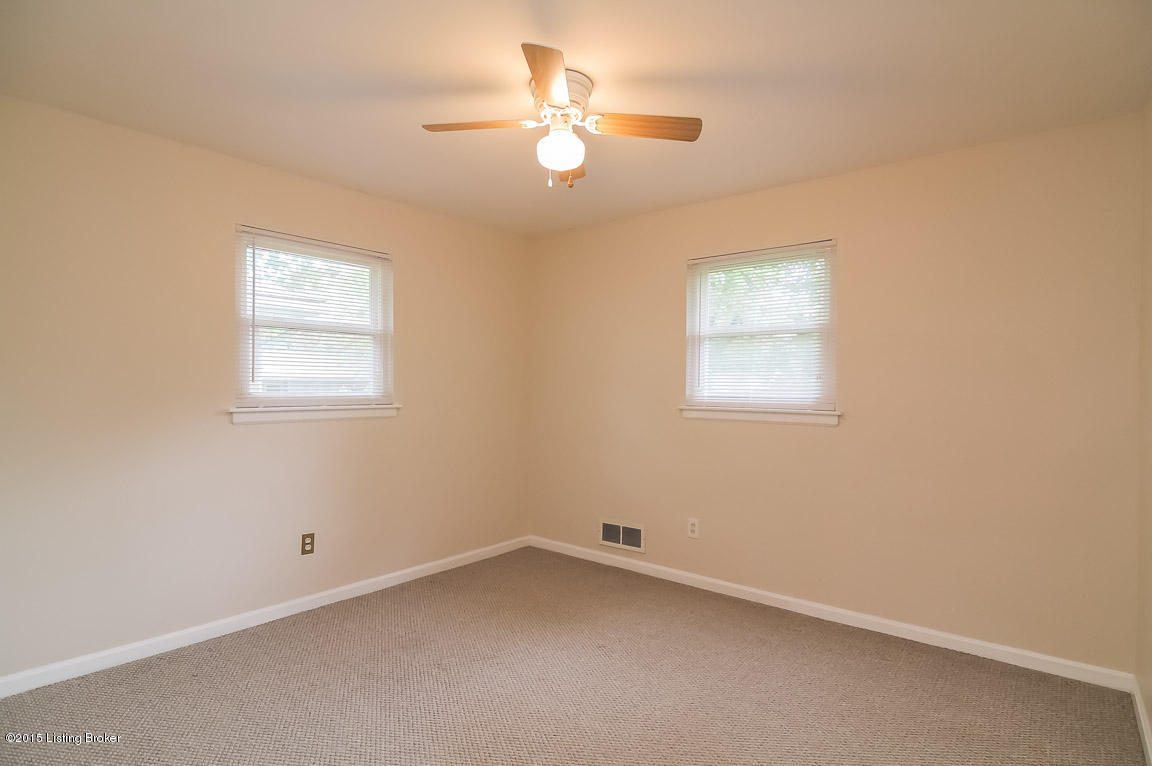 2034 Lynn Lea Road Louisville, KY 40216 - Photo 22 of 34 0036