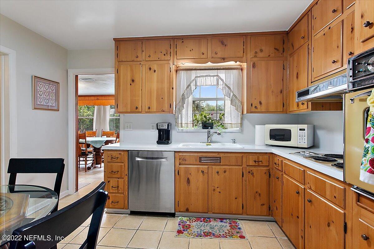 917 Carlotta Road West Jacksonville, FL 32211 - Photo 6 of 12 06-Kitchen