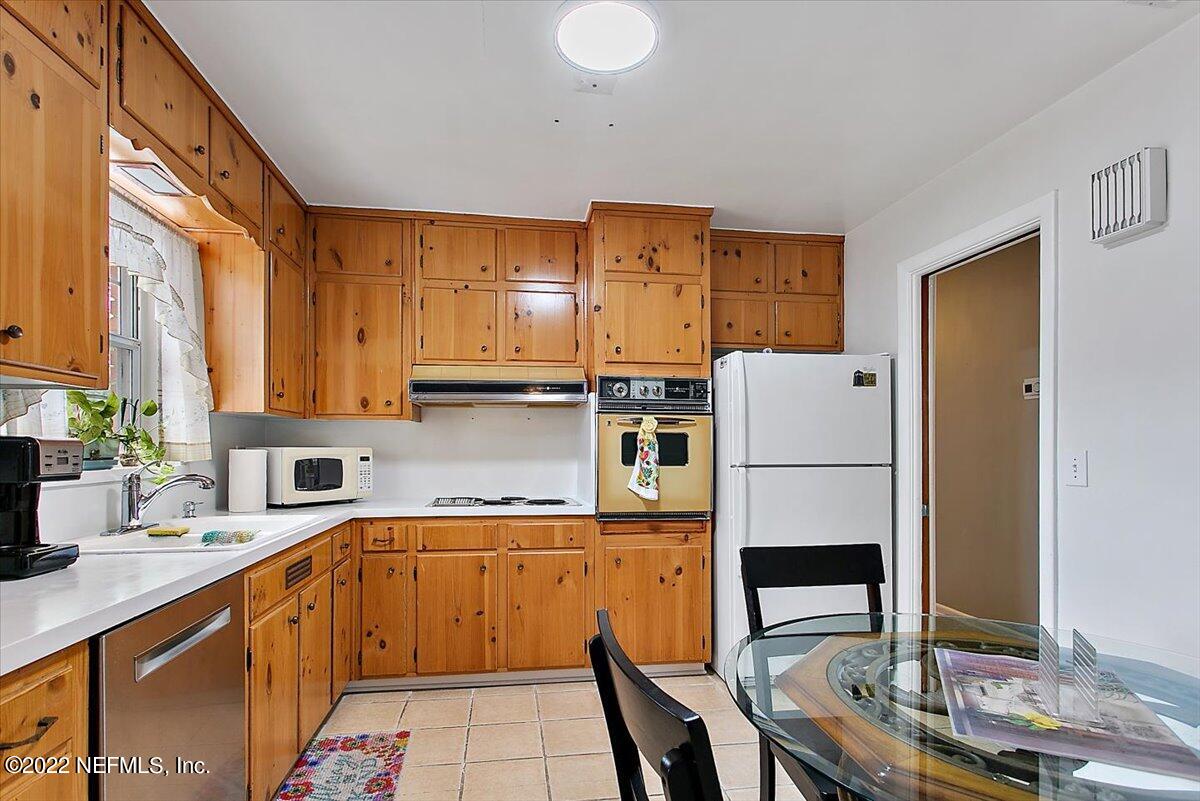 917 Carlotta Road West Jacksonville, FL 32211 - Photo 7 of 12 07-Kitchen