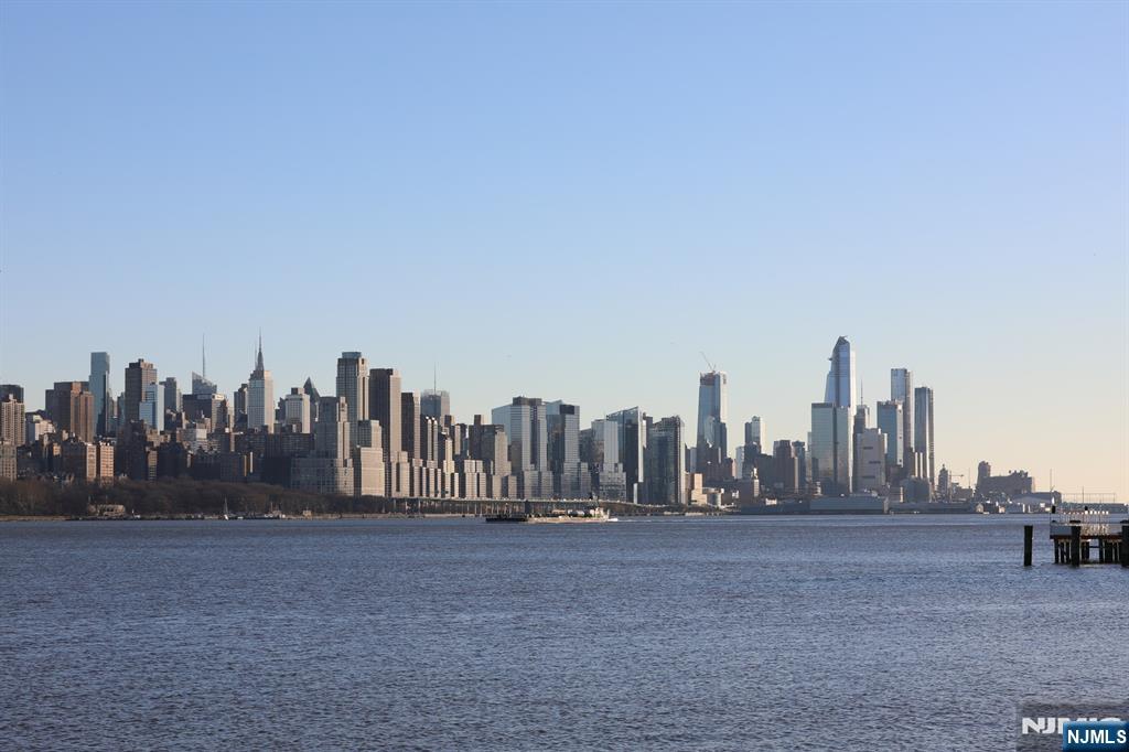 343 The Promenade, Unit 343 Edgewater, NJ 07020 - Photo 35 of 38 a view of a city view