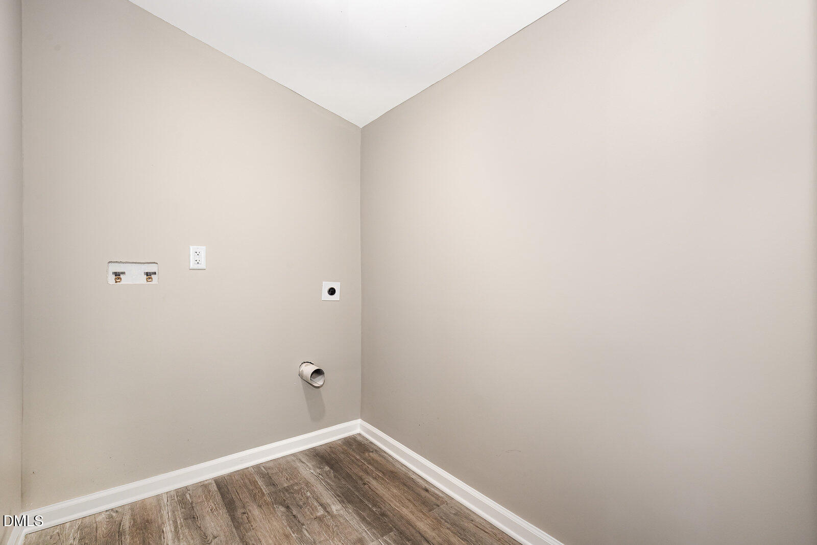 3204 Friar Tuck Road Raleigh, NC 27610 - Photo 13 of 26 a view of a room