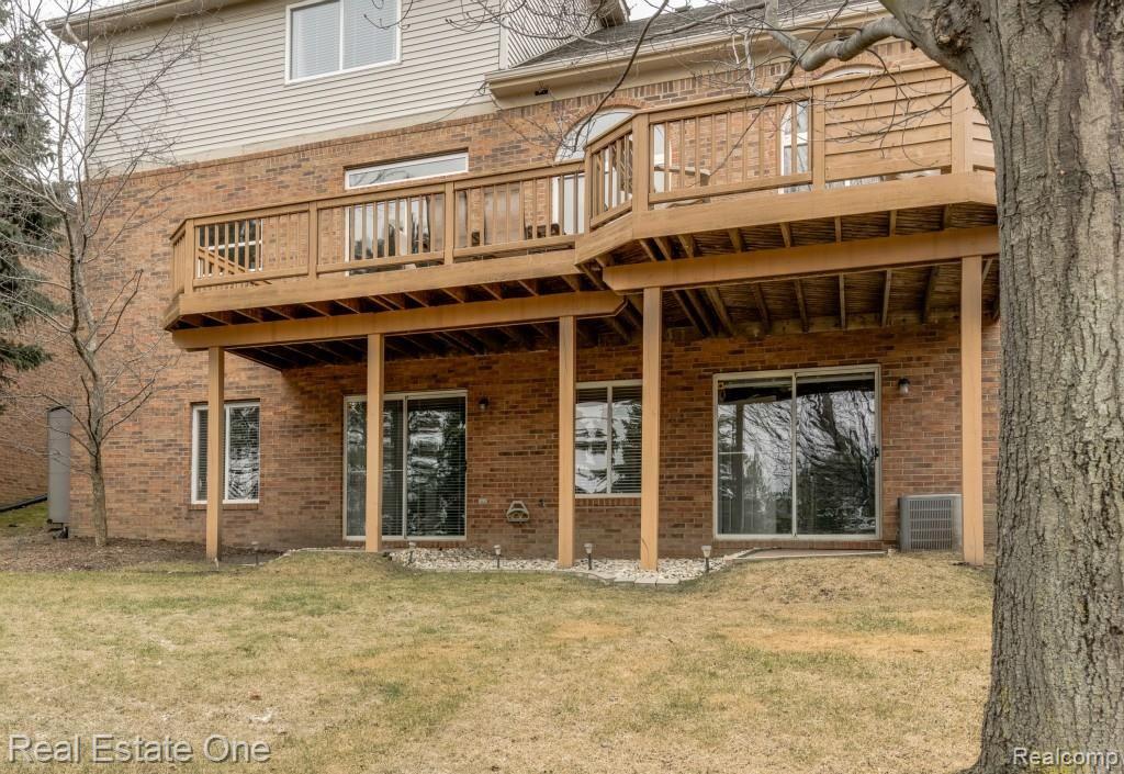 3093 Silverbrook Drive Rochester, MI 48306 - Photo 39 of 39 35.jpg