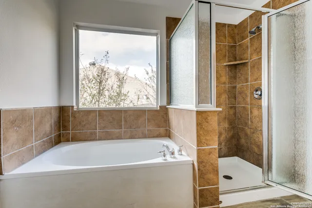 $3,100 | 19619 Flair Oak, San Antonio, TX 78258