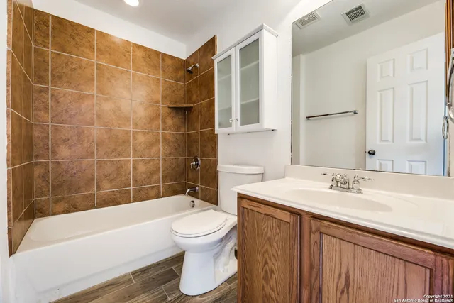 $3,100 | 19619 Flair Oak, San Antonio, TX 78258