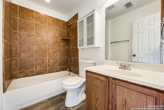 $3,100 | 19619 Flair Oak, San Antonio, TX 78258