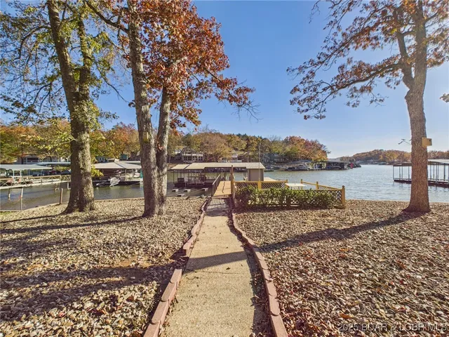 $459,500 | 722 Lehman Lane, Sunrise Beach, MO 65079