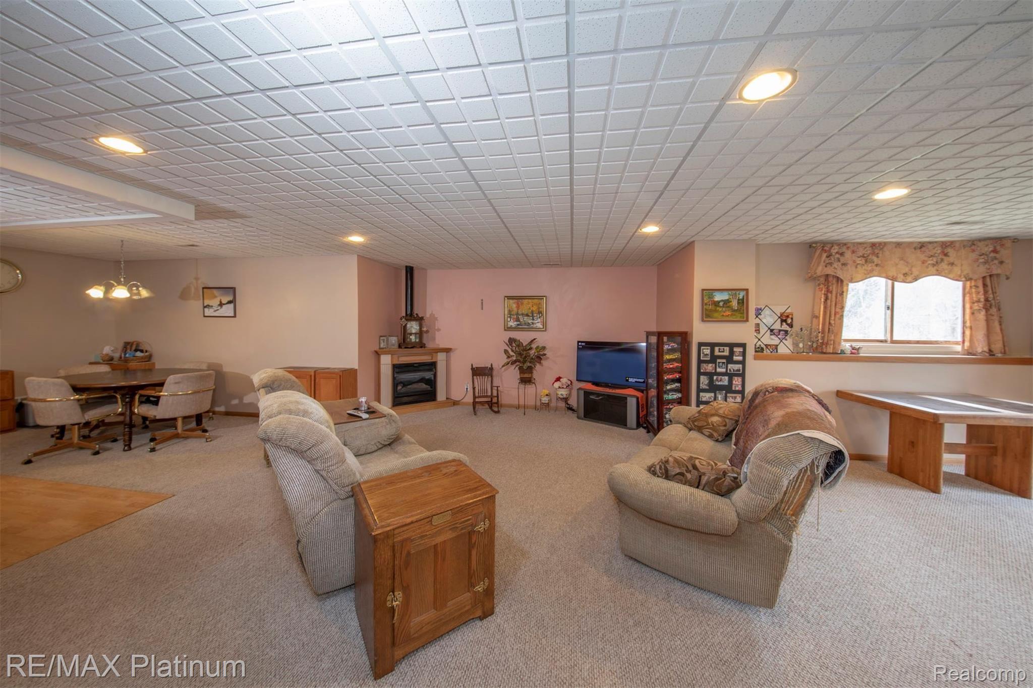 2500 Ridgewood Drive Howell, MI 48843 - Photo 23 of 31 Gas Fireplace