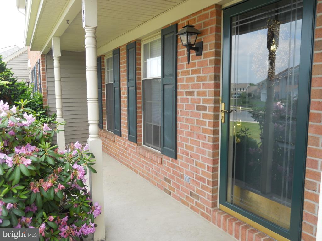 16 Limestone Court Lititz, PA 17543 - Photo 2 of 27
