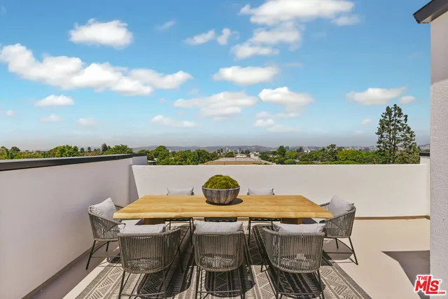 $11,000 | 3218 South Barrington Avenue, Los Angeles, CA 90066