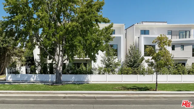 $11,000 | 3218 South Barrington Avenue, Los Angeles, CA 90066