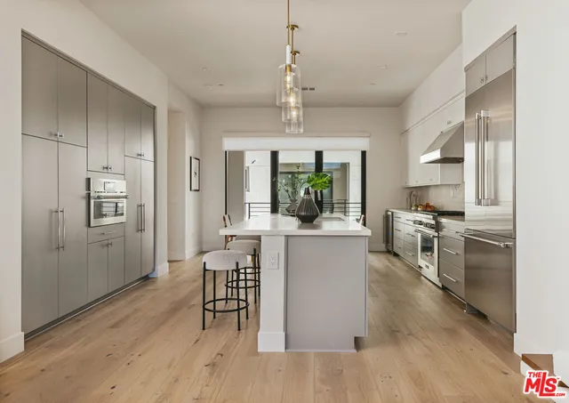 $11,000 | 3218 South Barrington Avenue, Los Angeles, CA 90066