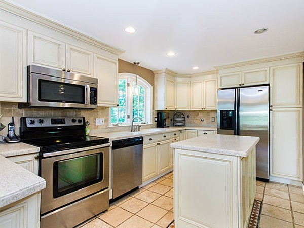 35 Leslie Road Waltham, MA 02451 - Photo 5 of 30 Gallery Image 5