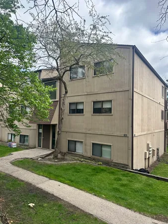 a view of a back yard