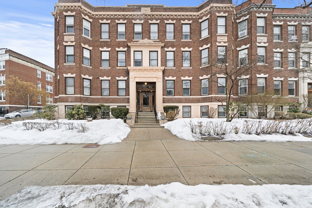 224 Jamaicaway, Unit 5 Boston, MA 02130 - Photo 9 of 15 a view of tall building along the street