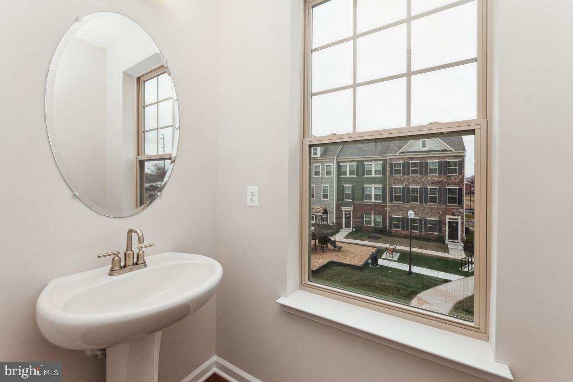 9326 Barnes Loop Manassas, VA 20110 - Photo 19 of 35