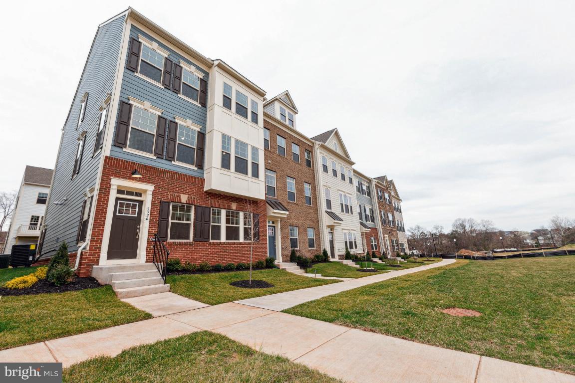9326 Barnes Loop Manassas, VA 20110 - Photo 2 of 35