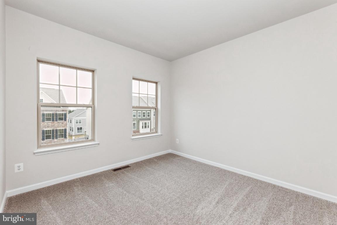 9326 Barnes Loop Manassas, VA 20110 - Photo 29 of 35