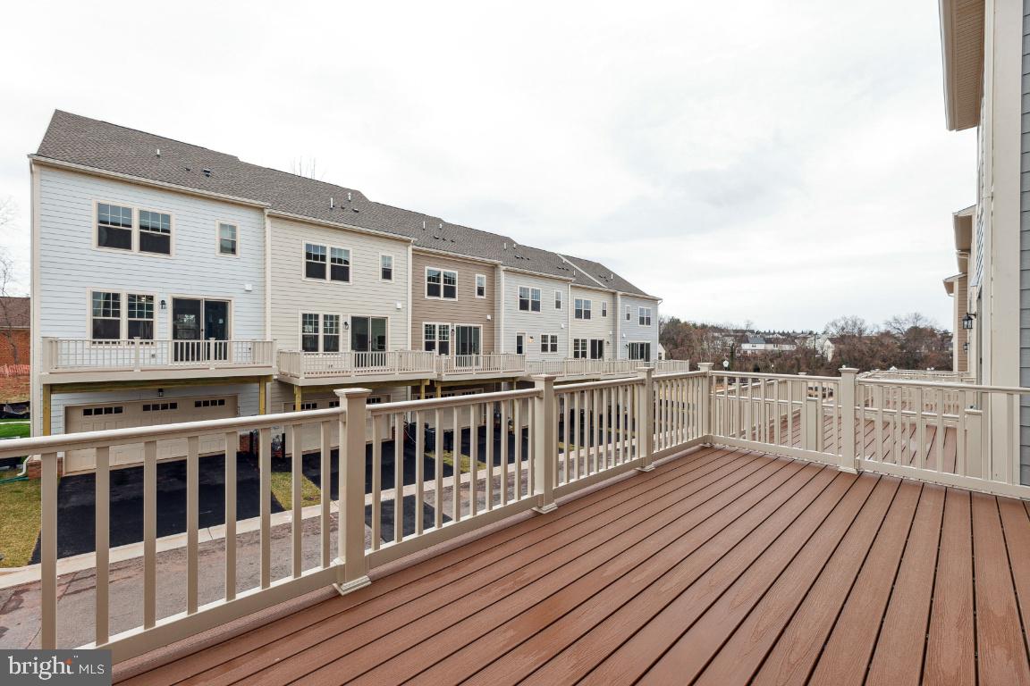 9326 Barnes Loop Manassas, VA 20110 - Photo 31 of 35