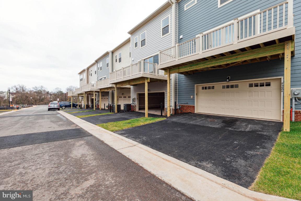 9326 Barnes Loop Manassas, VA 20110 - Photo 33 of 35