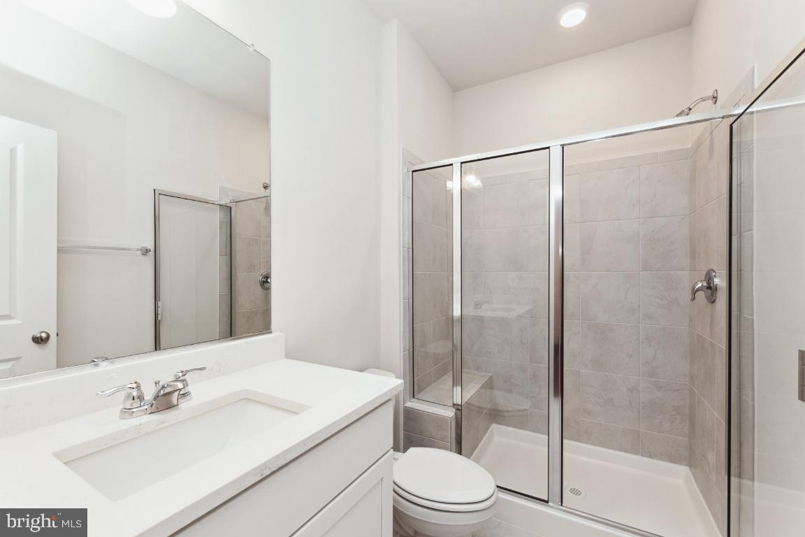 9326 Barnes Loop Manassas, VA 20110 - Photo 7 of 35