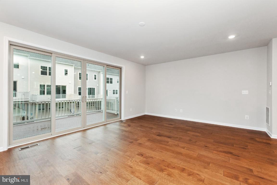 9326 Barnes Loop Manassas, VA 20110 - Photo 10 of 35