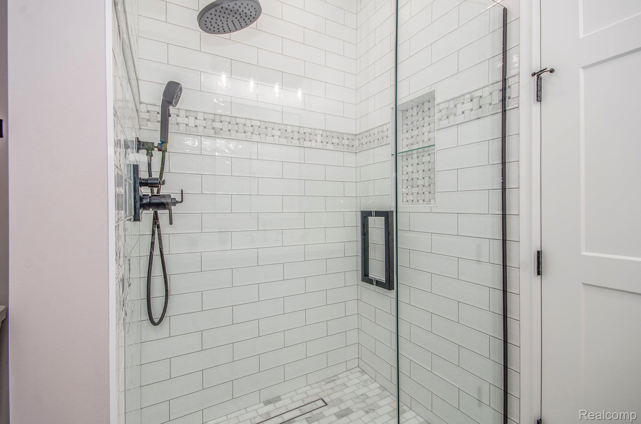 1223 North Main Street Rochester, MI 48307 - Photo 32 of 49 Custom Shower