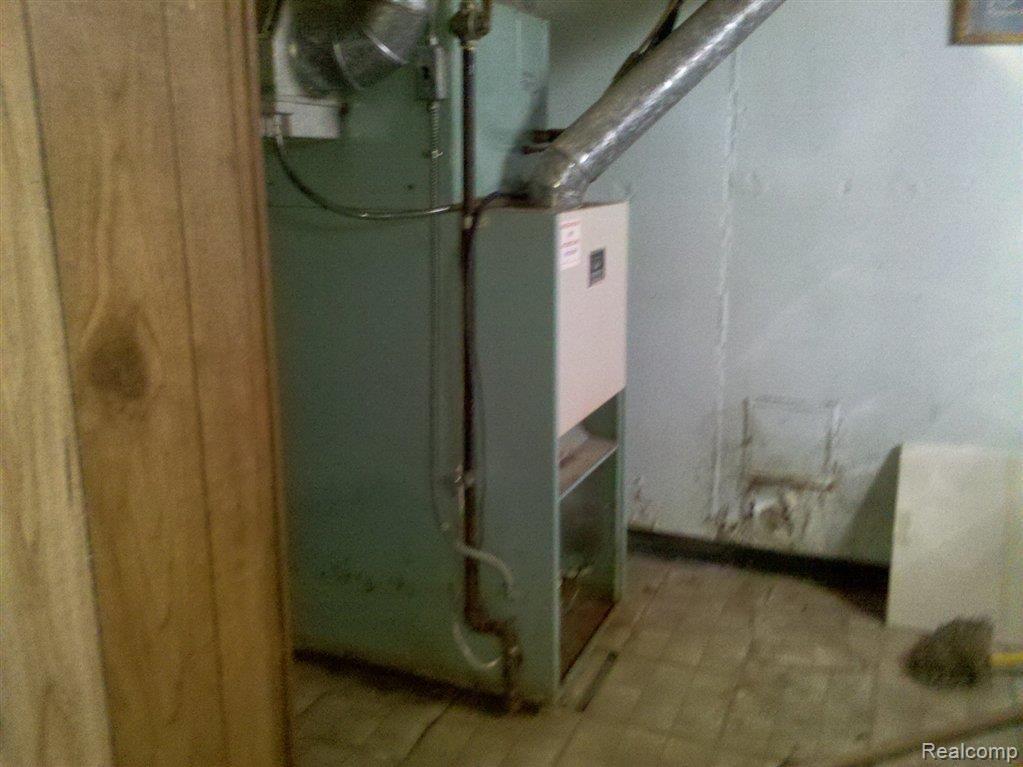 305 Biltmore Street Inkster, MI 48141 - Photo 2 of 2 20120402122303796.jpg