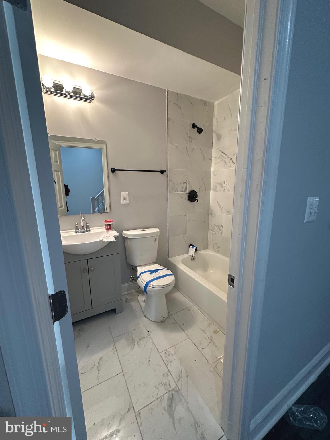 2230 East Chase Street Baltimore, MD 21213 - Photo 4 of 13