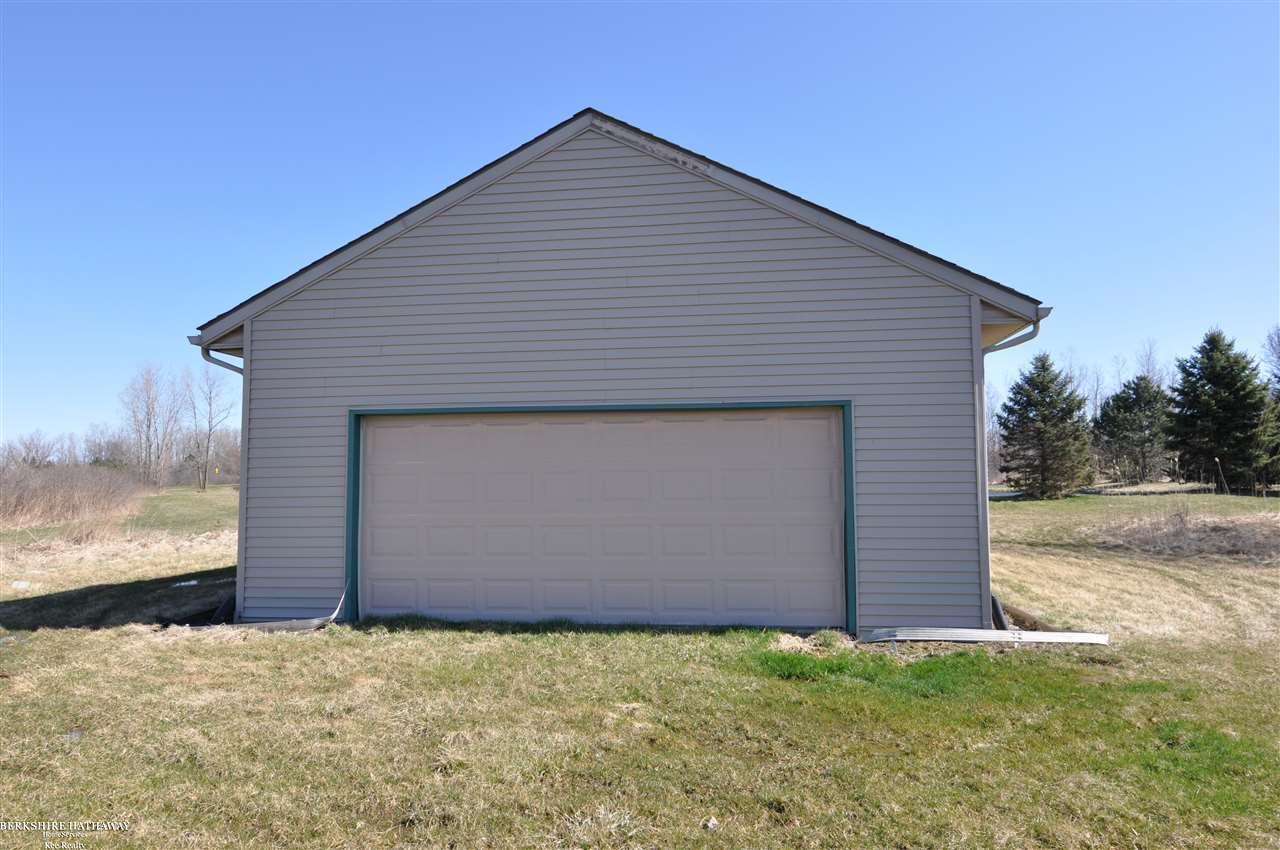 29200 Armada Ridge Road Richmond, MI 48062 - Photo 15 of 23 31376402-14.JPG