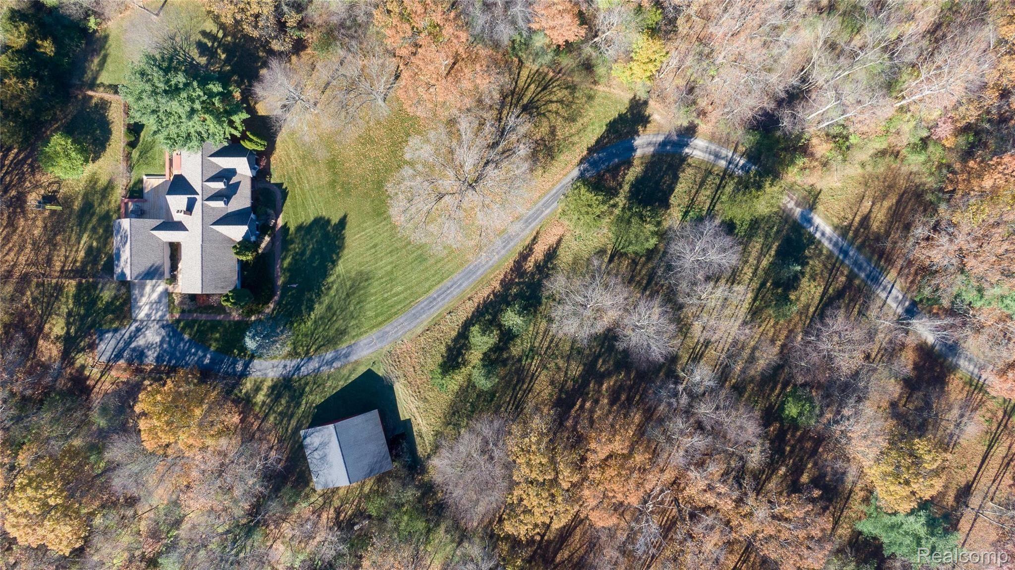7231 Toma Road Dexter, MI 48130 - Photo 4 of 44 House&Barn&Driveway.jpg