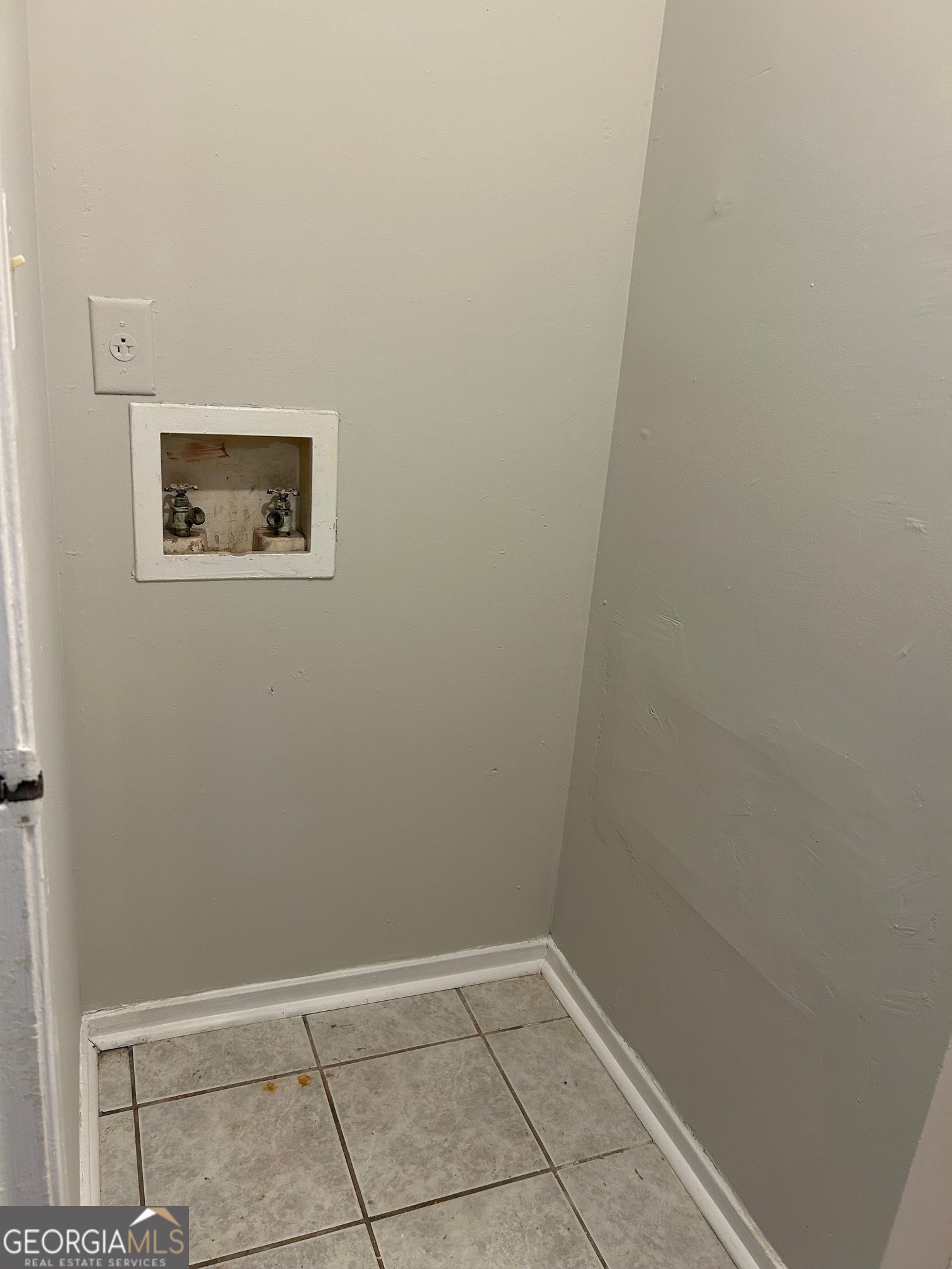 1292 Crystal Lake Road Atlanta, GA 30349 - Photo 9 of 11 a view of an empty room