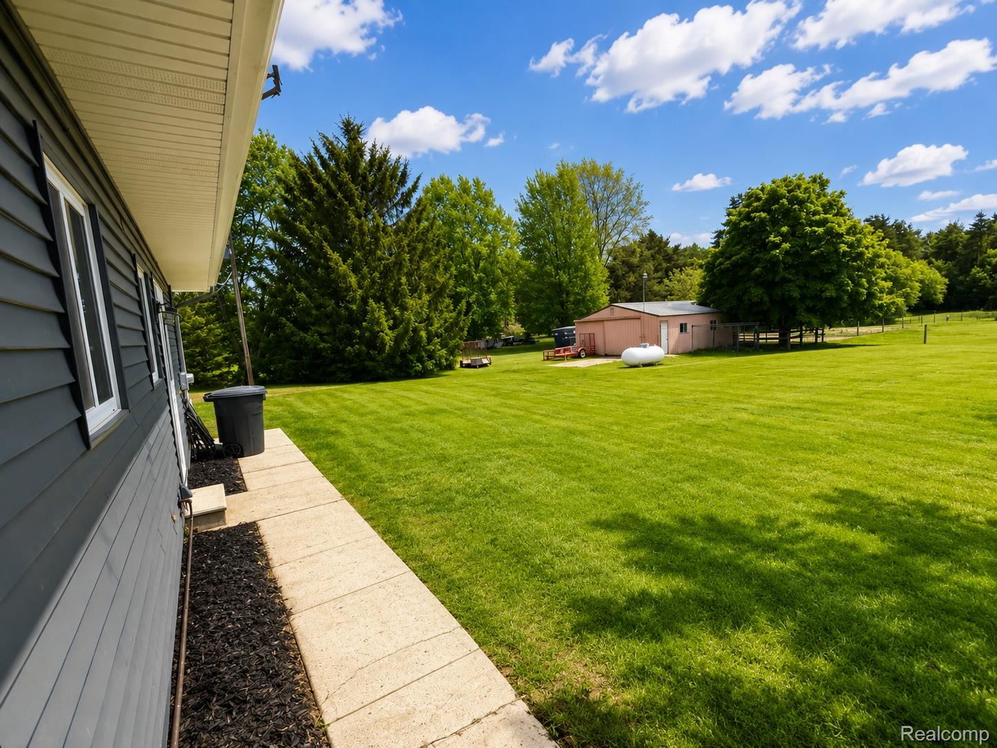 2712 North Branch Road North Branch, MI 48461 - Photo 7 of 37 View of grassy yard featuring an outdoor structure
