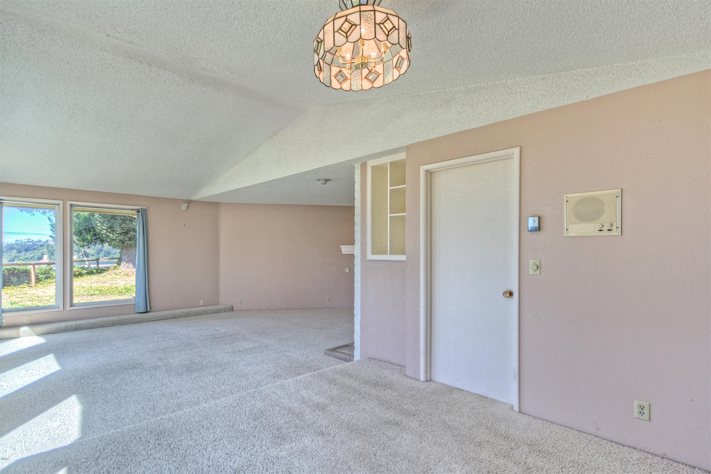 160 Southeast Hospital Hill Road Waldport, OR 97394 - Photo 9 of 30 OCI-5
