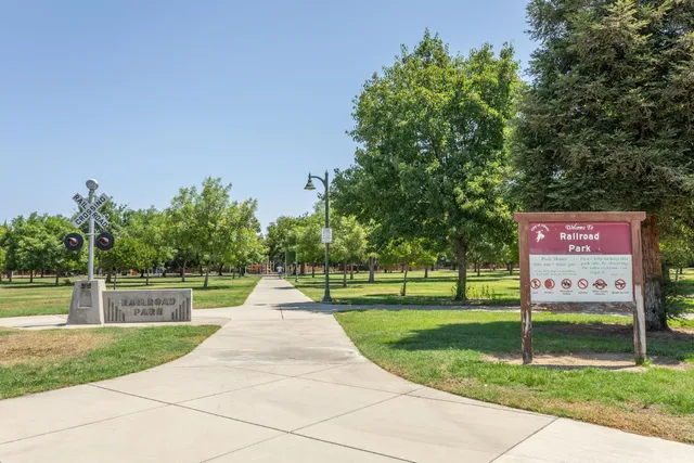 $545,000 | 450 West Alluvial Avenue, Clovis, CA 93611