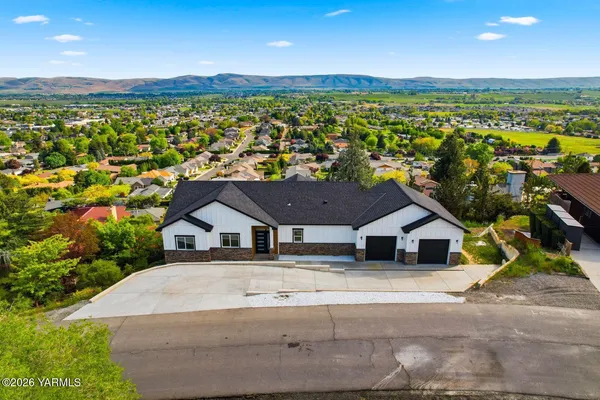 $769,000 | 7920 Englewood Crest Drive, Yakima, WA 98908