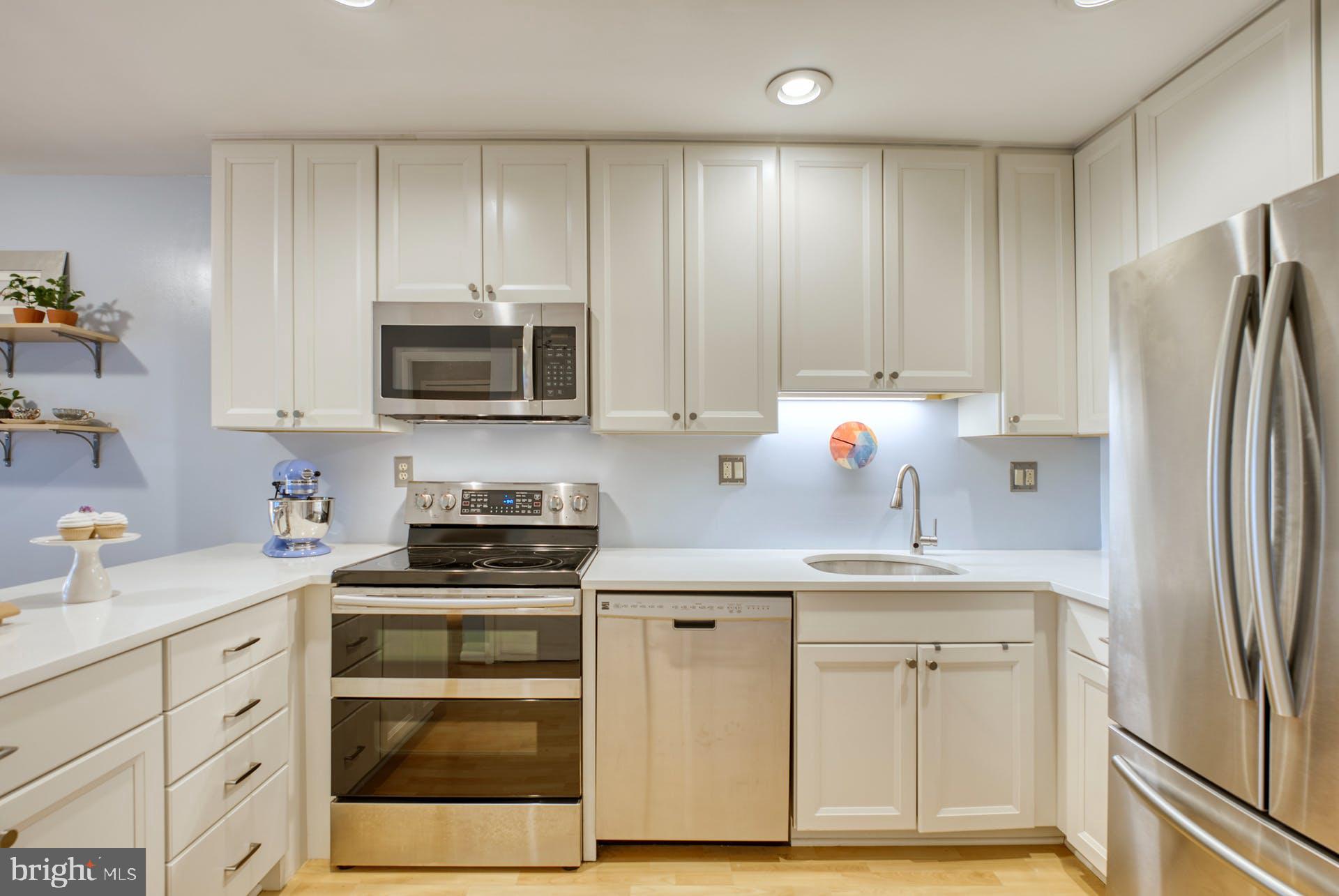 2023 Approach Lane Reston, VA 20191 - Photo 6 of 30 42" White Cabinets and Updated Appliances