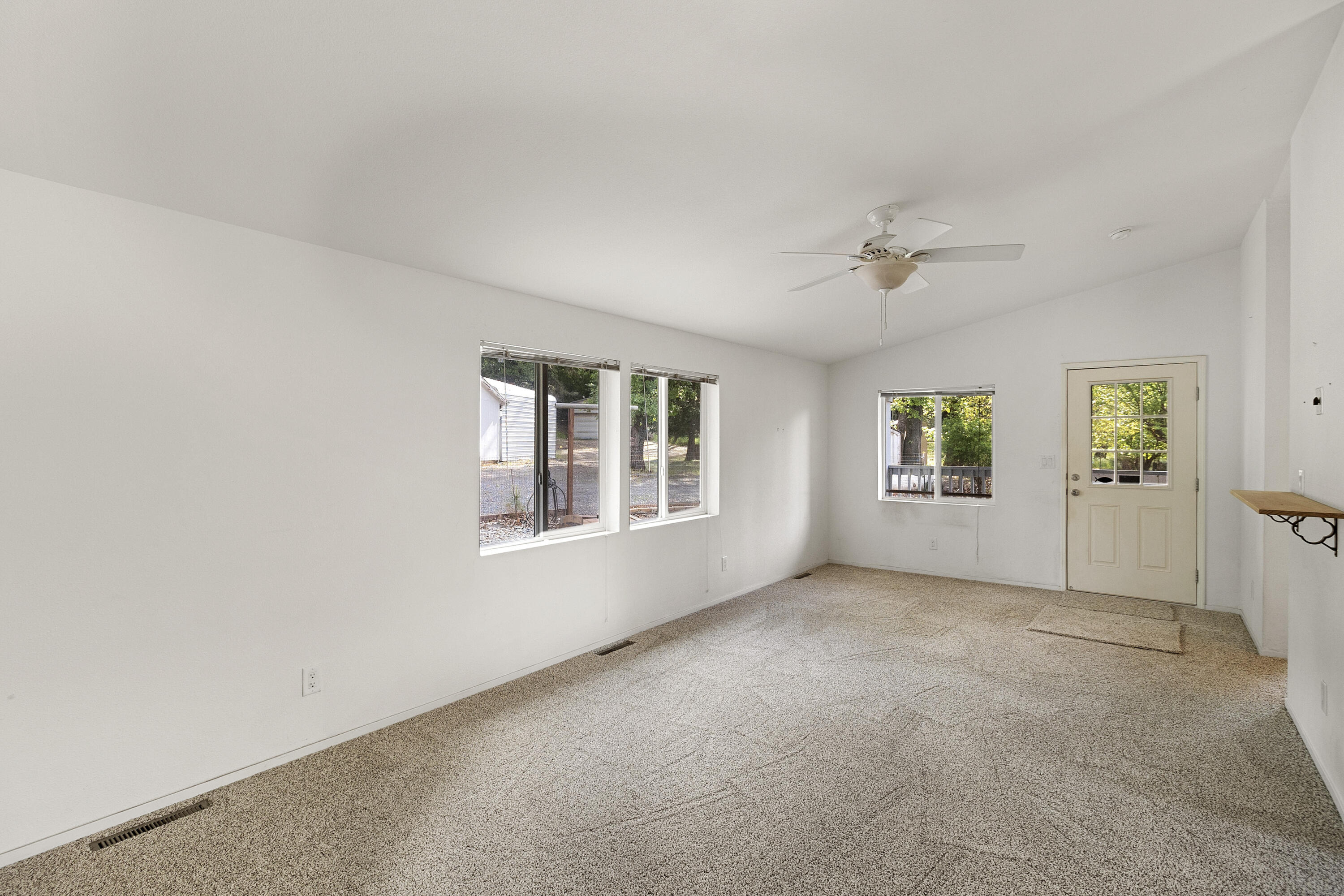 14935 Oak Run Road Oak Run, CA 96069 - Photo 8 of 46 Living Room