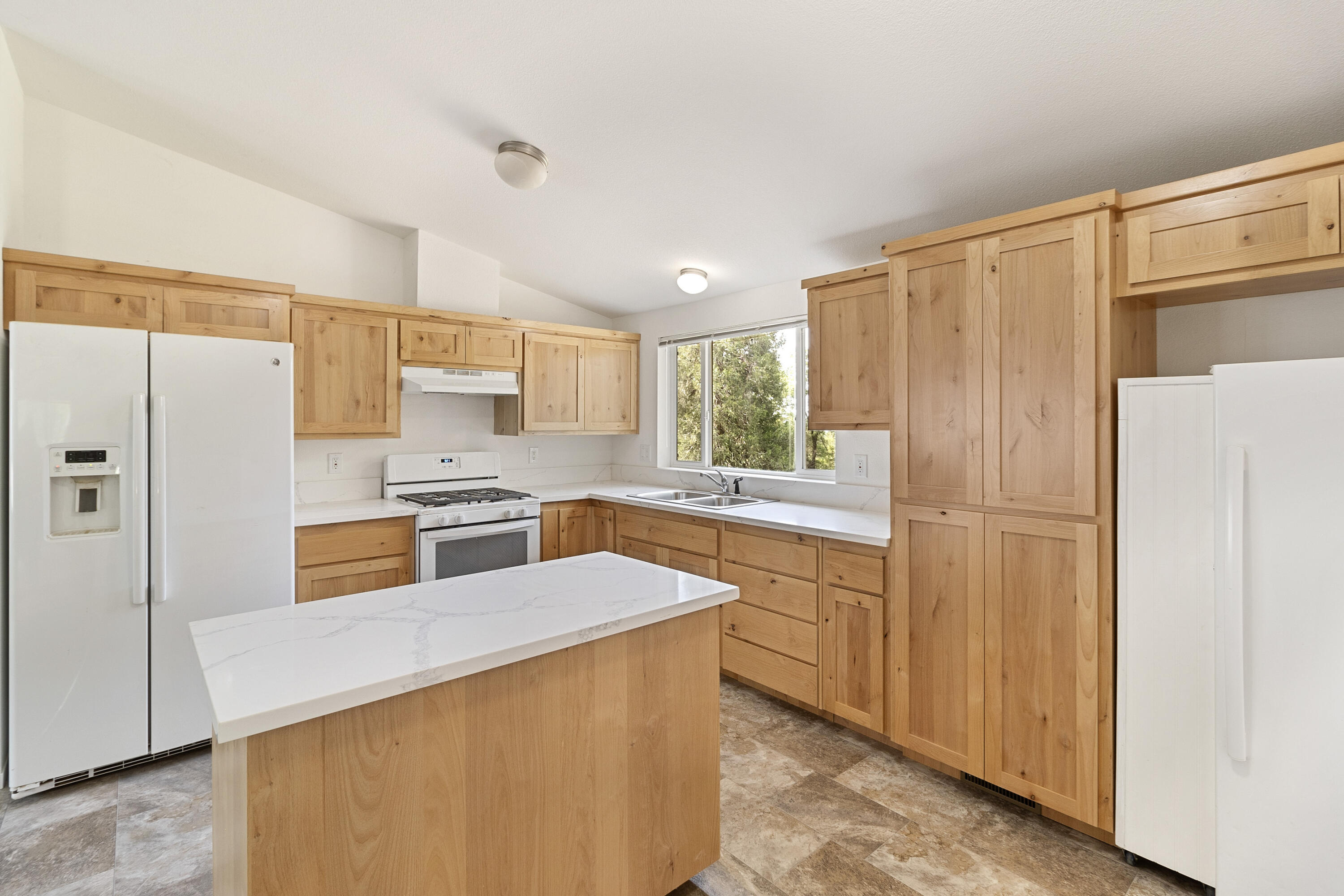 14935 Oak Run Road Oak Run, CA 96069 - Photo 10 of 46 Kitchen