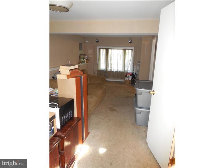 2419 Weir Road Aston, PA 19014 - Photo 11 of 25 Family Room