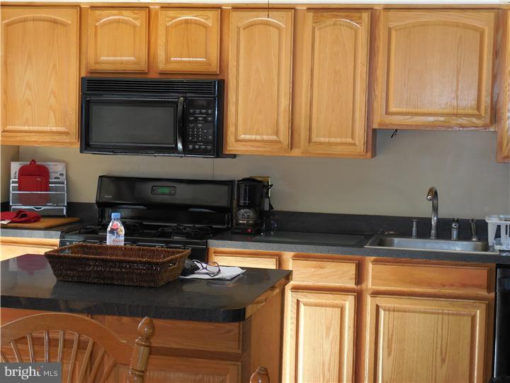 2419 Weir Road Aston, PA 19014 - Photo 5 of 25 Kitchen