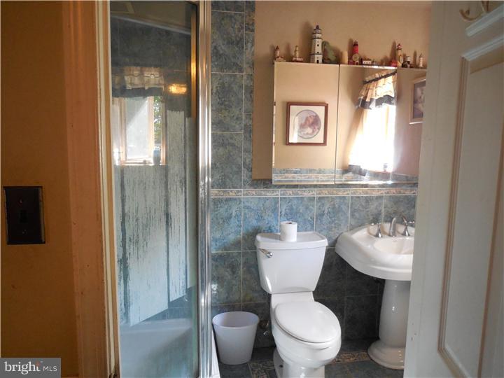 2419 Weir Road Aston, PA 19014 - Photo 8 of 25 Bathroom