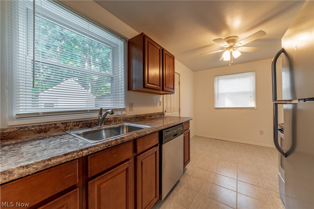 858 Quentin Road Eastlake, OH 44095 - Photo 12 of 28 Gallery Image 12